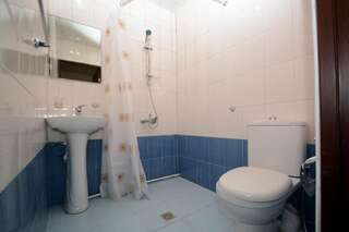 Гостевой дом Bonjour Guest House Ереван Двухместный номер с 2 отдельными кроватями и общим туалетом-4