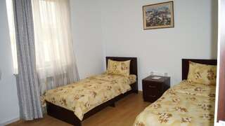 Гостевой дом Bonjour Guest House Ереван Двухместный номер с 2 отдельными кроватями и общим туалетом-9