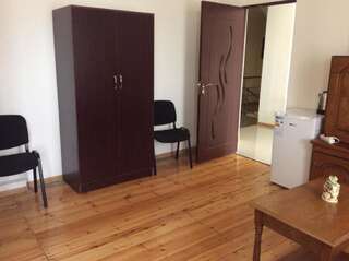 Гостевой дом Bonjour Guest House Ереван Двухместный номер с 2 отдельными кроватями и общим туалетом-10